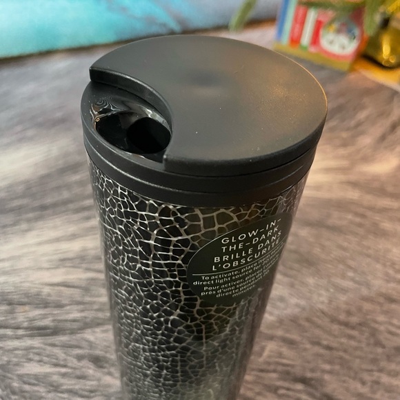 NWT - Starbucks 16oz Glow in The Dark Halloween Black Crackled Design Tumbler - Picture 3 of 6